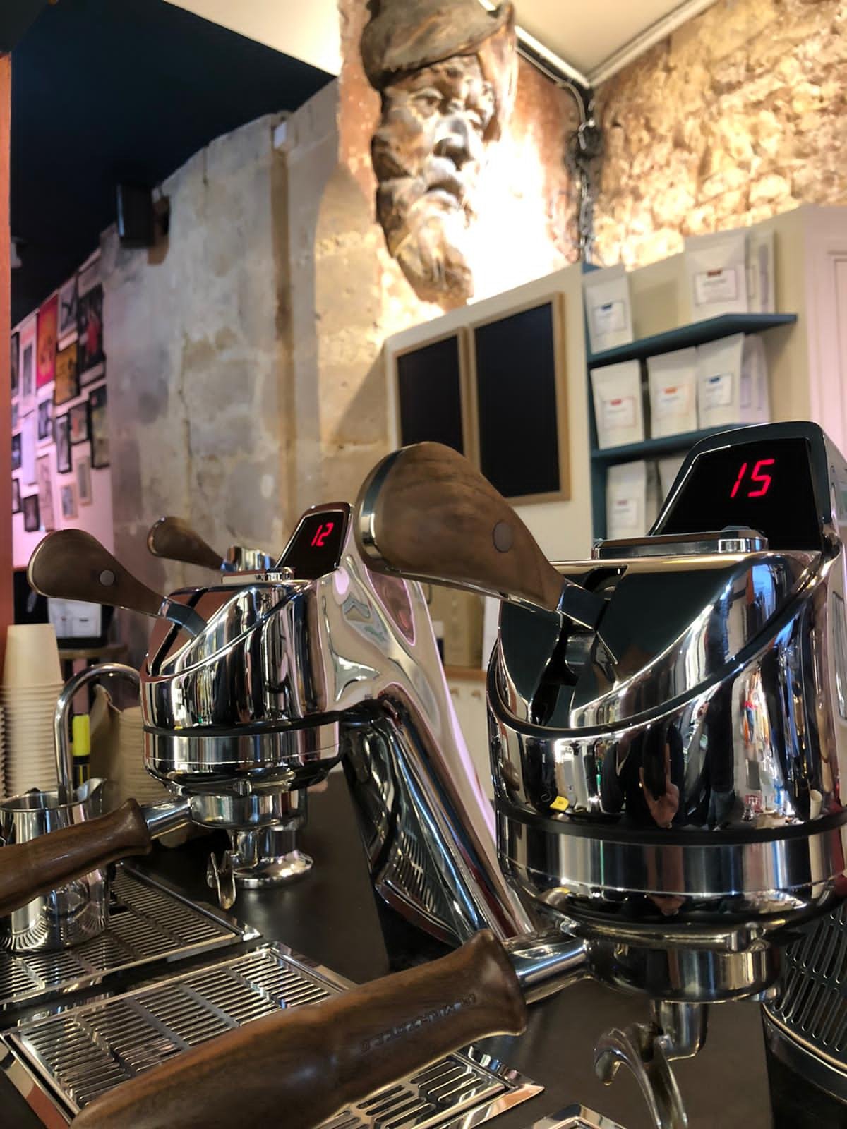 Installation La Marzocco chez La venus noire, Paris (BRÉMART)