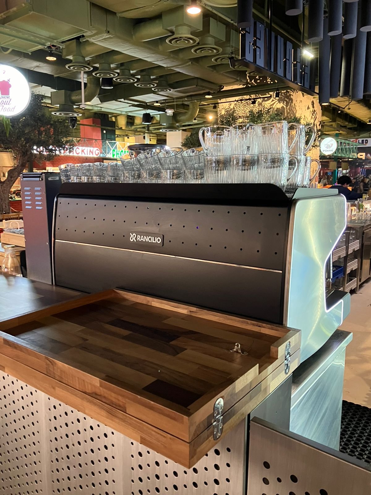 Installation La Marzocco chez Boom Boom Villette, Paris (BRÉMART)